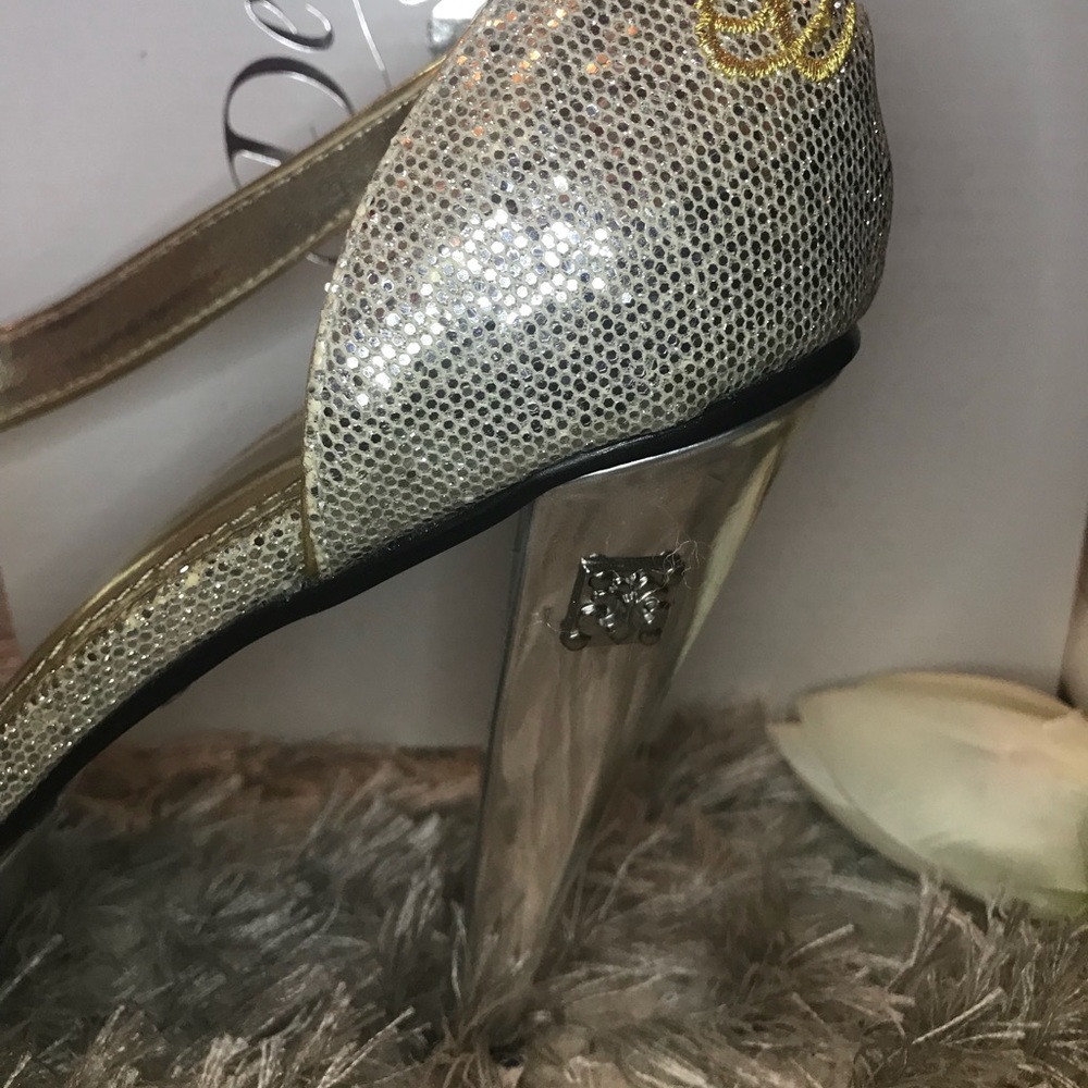 Shoes - Picture 6 of 7